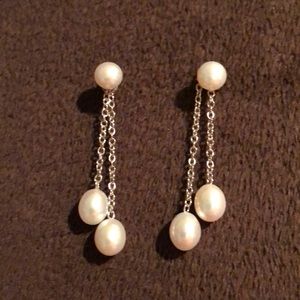 Pearl drop earrings